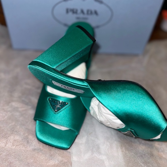 Prada Satin Slides - Green
Sandals, Shoes - PRA907938 - Picture 6 of 6